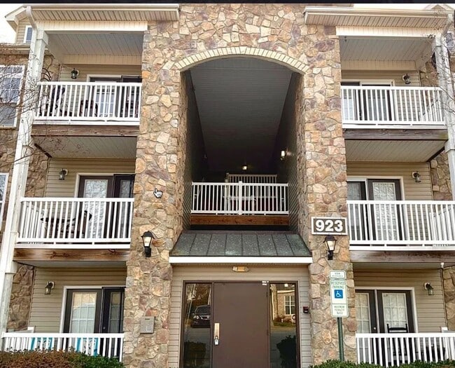 property at 923 Windcastle Ln