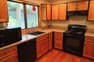 4059 Jefferson Pkwy in Lake Oswego, OR - Building Photo - Building Photo