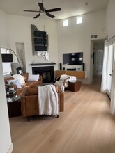3002 3rd St, Unit 305 in Santa Monica, CA - Building Photo - Building Photo