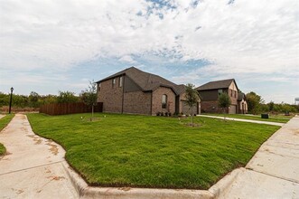 1000 Maple Wy in Crowley, TX - Building Photo - Building Photo