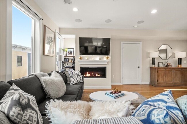 280 Gold St, Unit 5 in Boston, MA - Building Photo - Building Photo