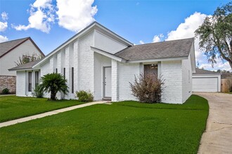 2838 Field Line Dr in Sugar Land, TX - Building Photo - Building Photo