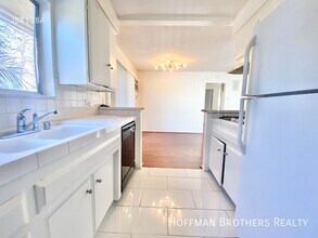 8206 Romaine St, Unit 1 in West Hollywood, CA - Foto de edificio - Building Photo