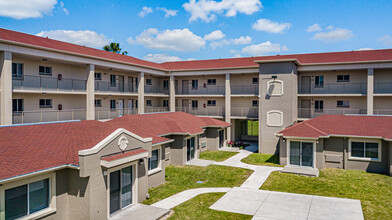 Glade Pioneer Terrace-62+ in Belle Glade, FL - Building Photo - Building Photo