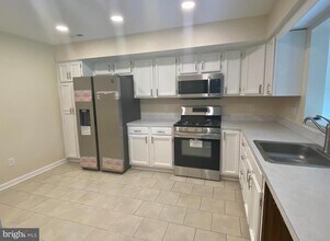 85 Biddle Way in Mount Laurel, NJ - Building Photo - Building Photo