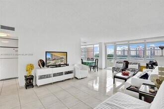 251 174th St in Sunny Isles Beach, FL - Building Photo - Building Photo