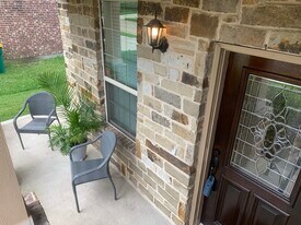 6819 Hunters Trace Ln in Baytown, TX - Building Photo