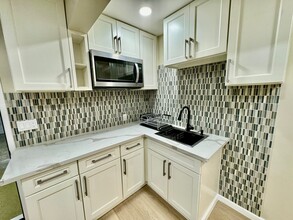 399 Winding Way-Unit -Downstairs in San Francisco, CA - Building Photo - Building Photo