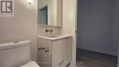 120 Broadway Ave in Toronto, ON - Building Photo - Building Photo