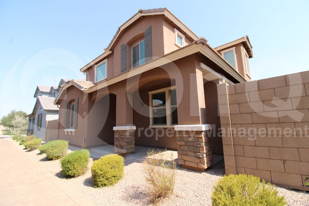 222 N 56th Pl in Mesa, AZ - Building Photo
