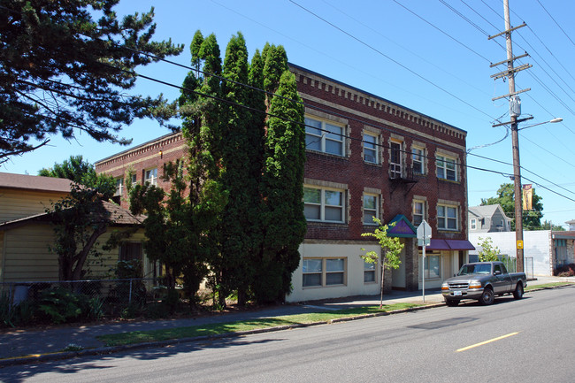 Weller Apartments in Portland, OR - Building Photo - Building Photo