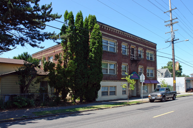 Weller Apartments in Portland, OR - Building Photo - Building Photo