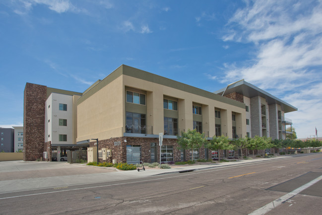 Valor on Eighth in Tempe, AZ - Building Photo - Building Photo