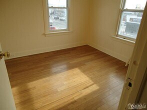 386 New Brunswick Ave in Woodbridge Township, NJ - Building Photo - Building Photo