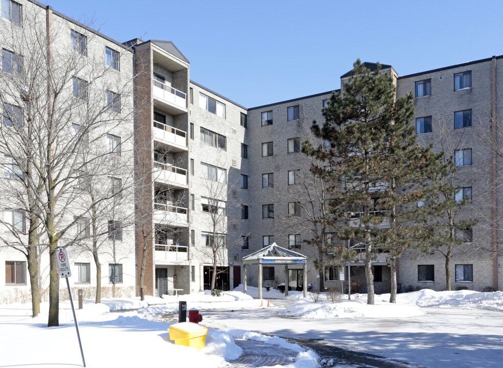 Parkview West in Guelph, ON - Building Photo