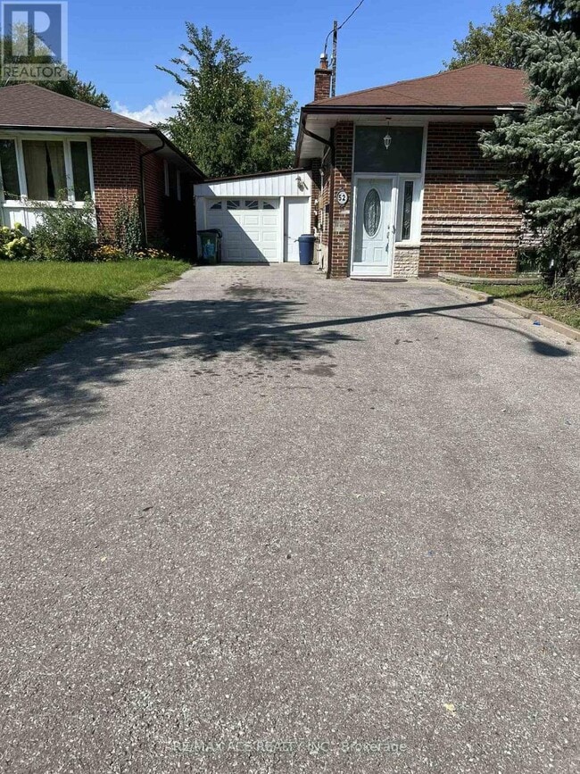 52 Lombardy Crescent in Toronto, ON - Building Photo - Building Photo