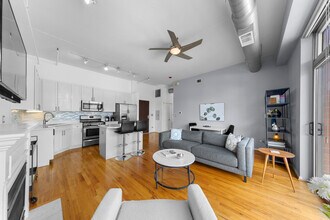 950 W Monroe St in Chicago, IL - Building Photo - Building Photo