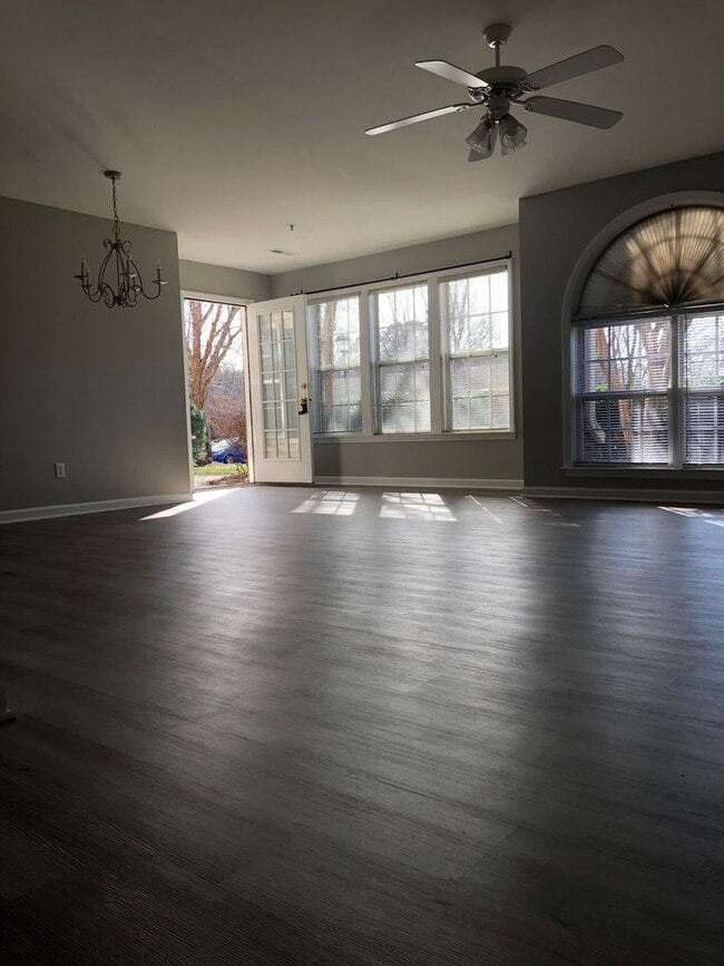 211 Ivy Glen Ct in Winston-Salem, NC - Building Photo - Building Photo