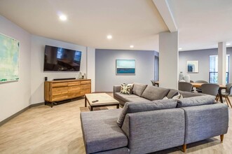 Brackett Apartments in Edmonds, WA - Building Photo - Building Photo