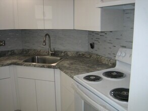 960 Crystal Lake Dr in Pompano Beach, FL - Building Photo - Building Photo