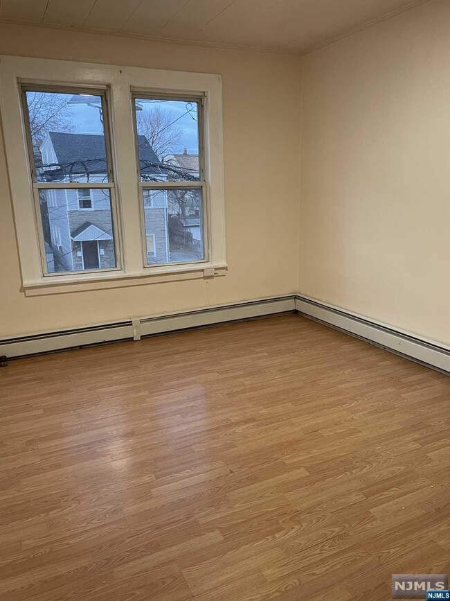 122-124 Buffalo Ave-Unit -2 in Paterson, NJ - Building Photo - Building Photo