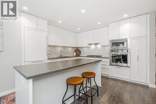 3873 Cates Lndg Wy in North Vancouver, BC - Building Photo - Building Photo
