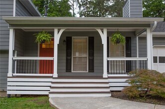 5270 Oaks Landing Ct in Sugar Hill, GA - Building Photo - Building Photo