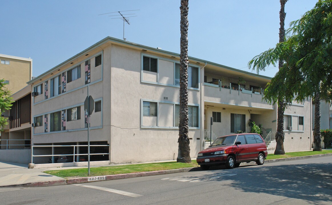 8315 Clinton St in Los Angeles, CA - Building Photo