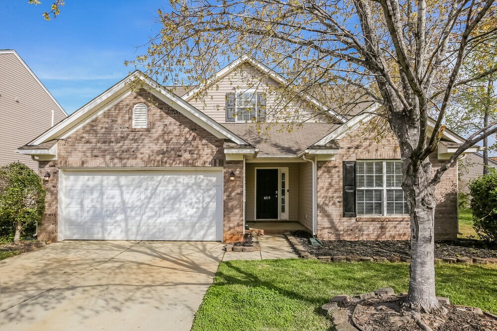 4215 Lawrence Daniel Dr in Matthews, NC - Building Photo