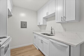 1707 Pacific Coast Hwy in Hermosa Beach, CA - Building Photo - Building Photo