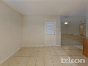 111 Drover Ridge Rd in Newark, TX - Foto de edificio - Building Photo