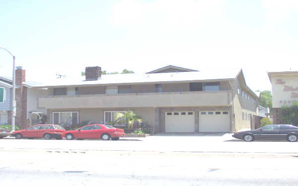 4244 Lakewood Blvd in Long Beach, CA - Building Photo