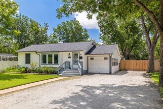 305 Sunset Dr in Round Rock, TX - Building Photo - Building Photo
