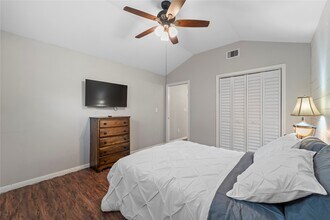 6951 Leandra Dr in Houston, TX - Foto de edificio - Building Photo