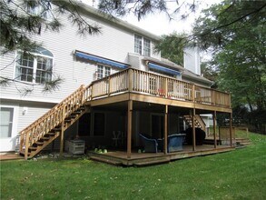 70 Cavalier Dr in East Greenwich, RI - Building Photo - Building Photo