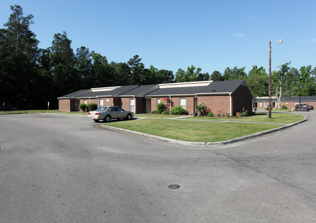 Northwoods Apartments in Burgaw, NC - Building Photo