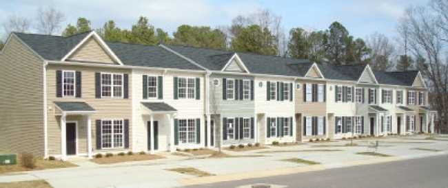 3115 Ivey Wood Ln in Durham, NC - Foto de edificio - Building Photo