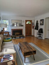 1036 NE 102nd St in Seattle, WA - Foto de edificio - Building Photo