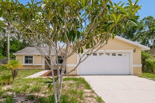 7511 Breezewood Ct in Port Richey, FL - Building Photo