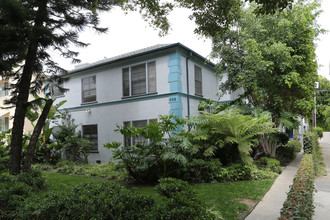 408 N Maple Dr in Beverly Hills, CA - Building Photo - Building Photo