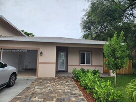 218 SW 1st Ave in Dania Beach, FL - Building Photo