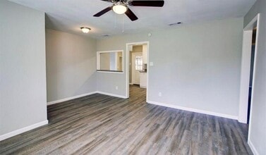 315 Acacia St in Lake Jackson, TX - Building Photo - Building Photo