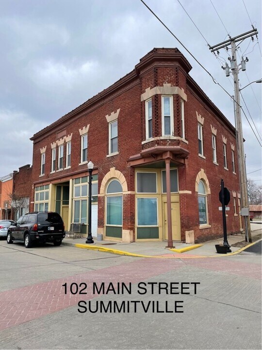 102 N Main St in Summitville, IN - Building Photo