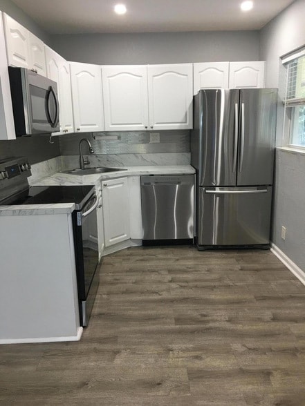 2741 NE 8th Ave, Unit 11 in Wilton Manors, FL - Building Photo - Building Photo