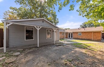 2539 Hillsboro Ave in Dallas, TX - Building Photo - Building Photo