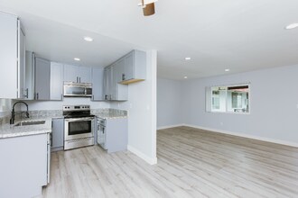 13392 Magnolia St-Unit -K in Garden Grove, CA - Building Photo - Building Photo