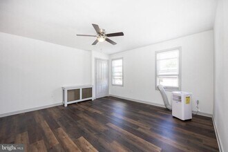 58 E 4th St in Bridgeport, PA - Building Photo - Building Photo