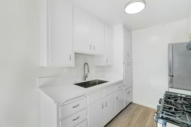 1550 S Saltair Ave in Los Angeles, CA - Building Photo - Building Photo