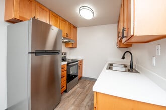 Park West in University Place, WA - Building Photo - Building Photo