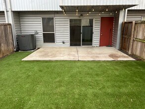 4213 Dickason Ave, Unit 20 in Dallas, TX - Building Photo - Building Photo